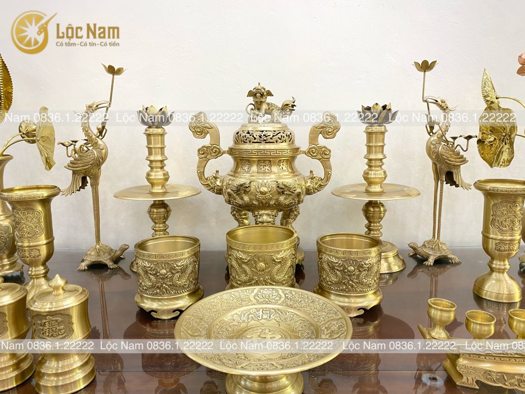 Bộ đồ thờ đầy đủ đồng vàng mộc - hoa văn rồng cao 60cm