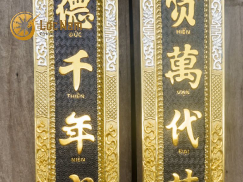 Cuốn thư câu đối Đức Lưu Quang 1m76 bằng đồng vàng mạ vàng bạc nền đen