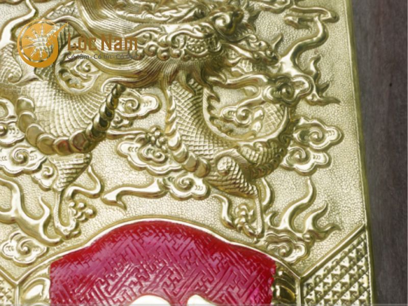 Cuốn thư câu đối Đức Lưu Quang 1m76 bằng đồng vàng nền đỏ