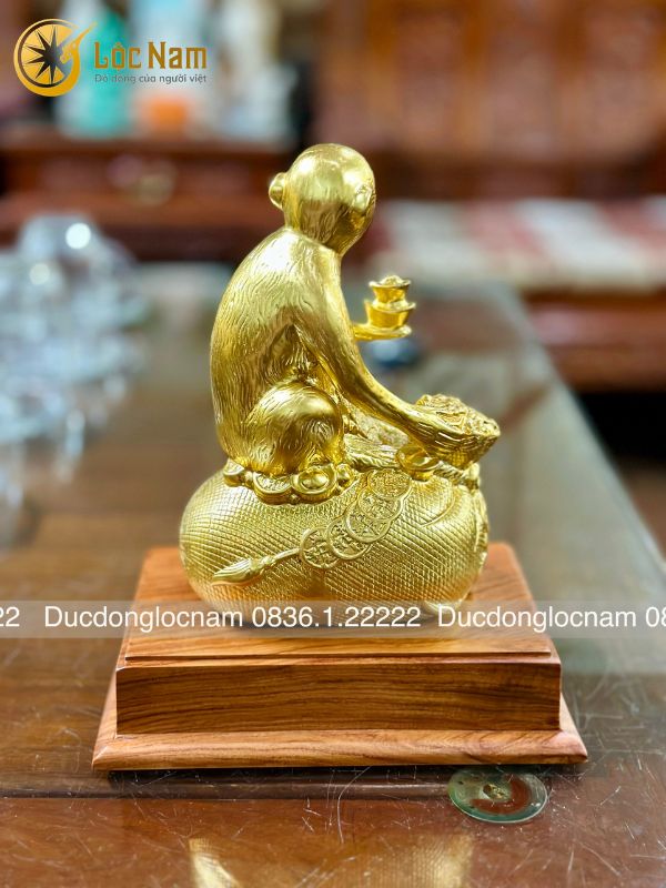 Tượng Khỉ Ngồi Trên Túi Tiền Bằng Đồng Mạ Vàng 24k