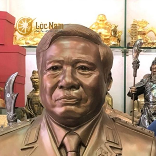 Tượng đại tướng Phùng Quang Thanh bằng đồng cao 61cm